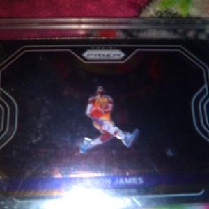 Lebron James prizm#1 cad in the set tribute dunk to Kobe so card